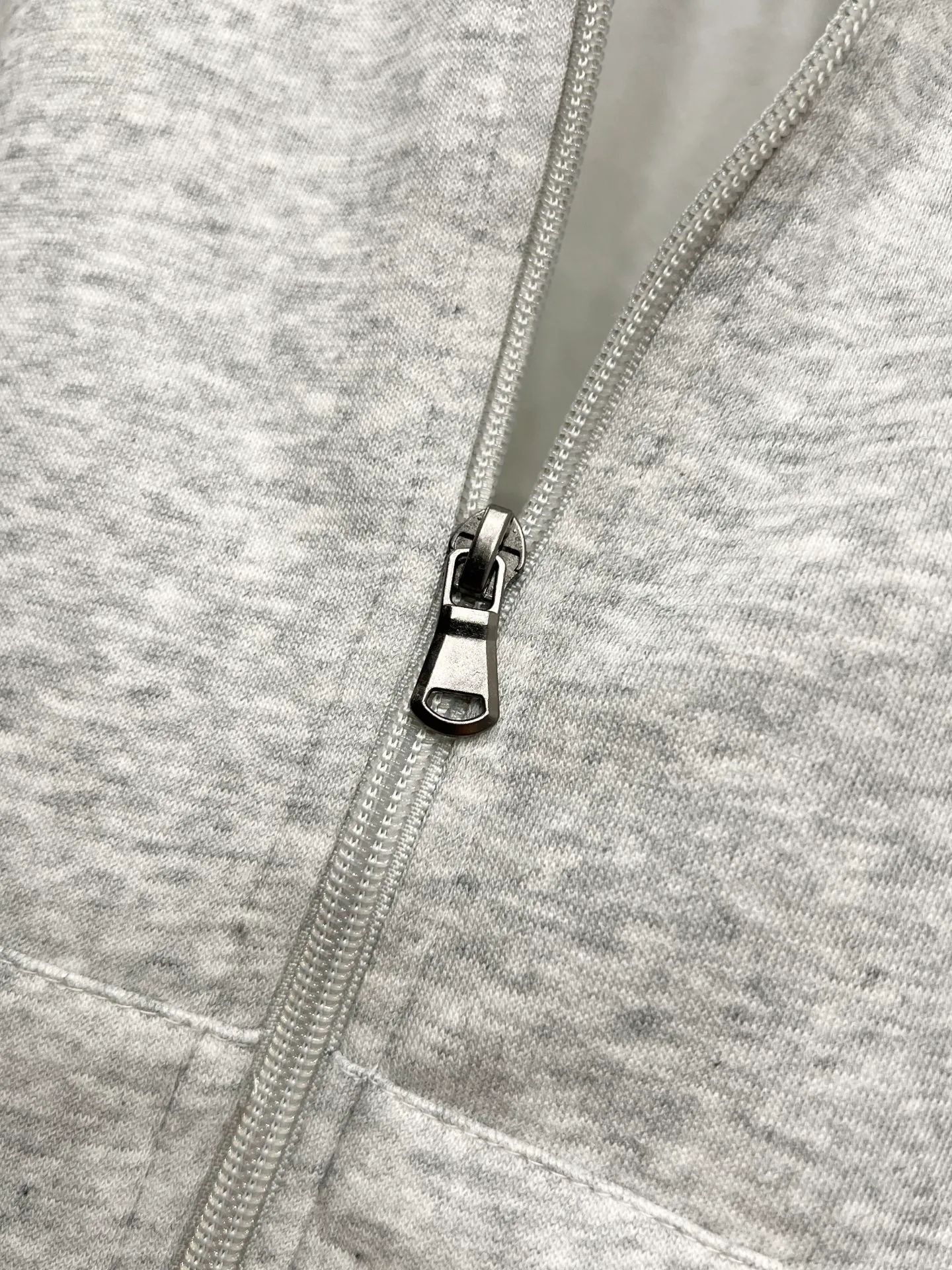 🅿️250 Model number: T62 pure cotton zipper sweatshirt, milk white, black, navy blue, gray, four colors Size: M-90-110 catties L-110-130 catties XL-130-150 catties 2XL-150-170 catties Color: Gray